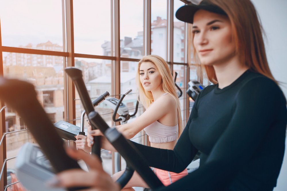 Entrenando juntos: Cómo crear amistades fuertes en el gimnasio